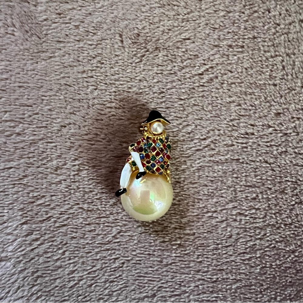 Vintage brooch 🌸